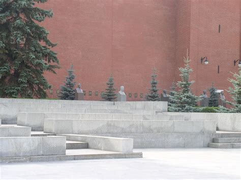 kremlin duvarı mezarlığı